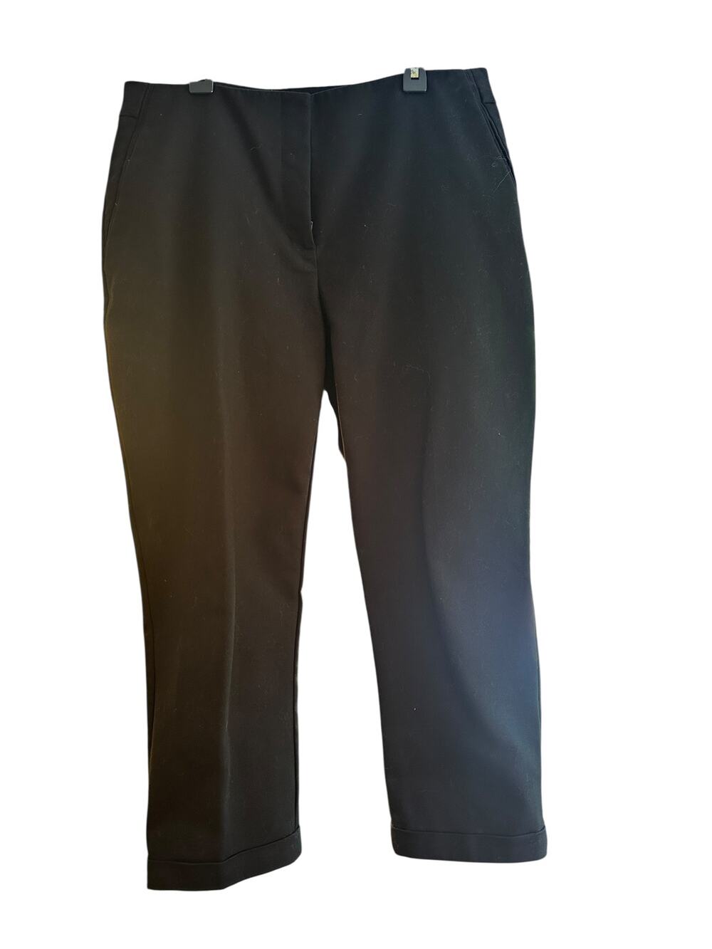 Chico's So Slimming Black cropped pants size 10
